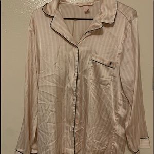 VICTORIA SECRET| white striped medium sized satin flannel